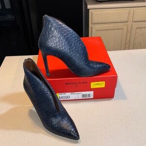 DONALD J. PLINER - Kira - Ocean Cut Snake Metallic Booties - Blue